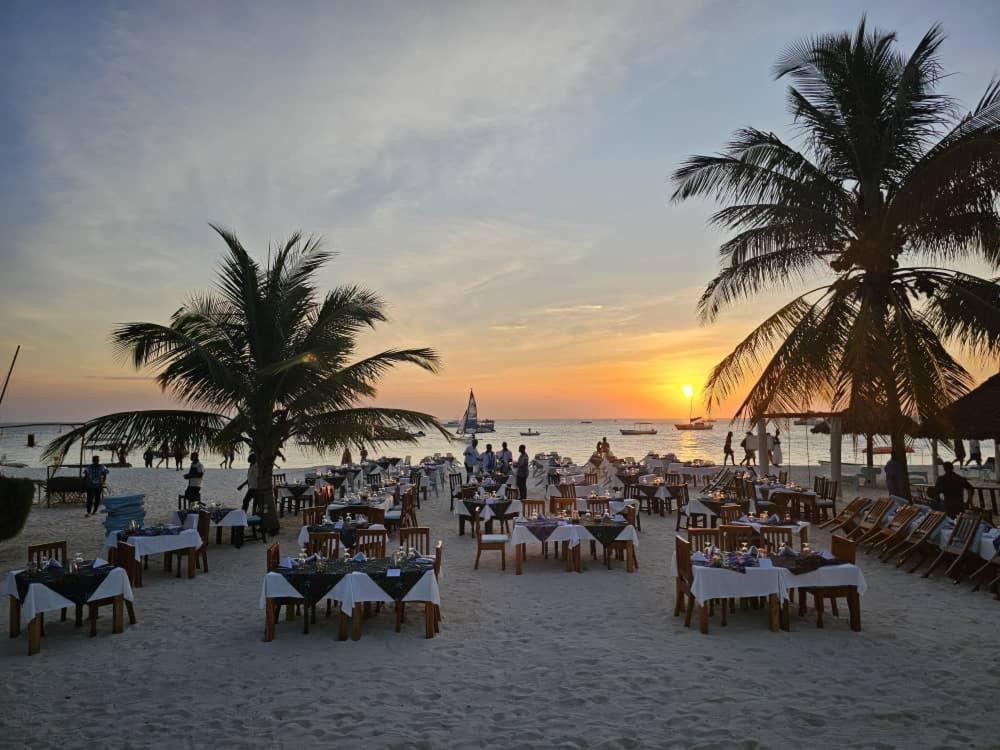 Sunset Kendwa Beach Hotel Exterior photo