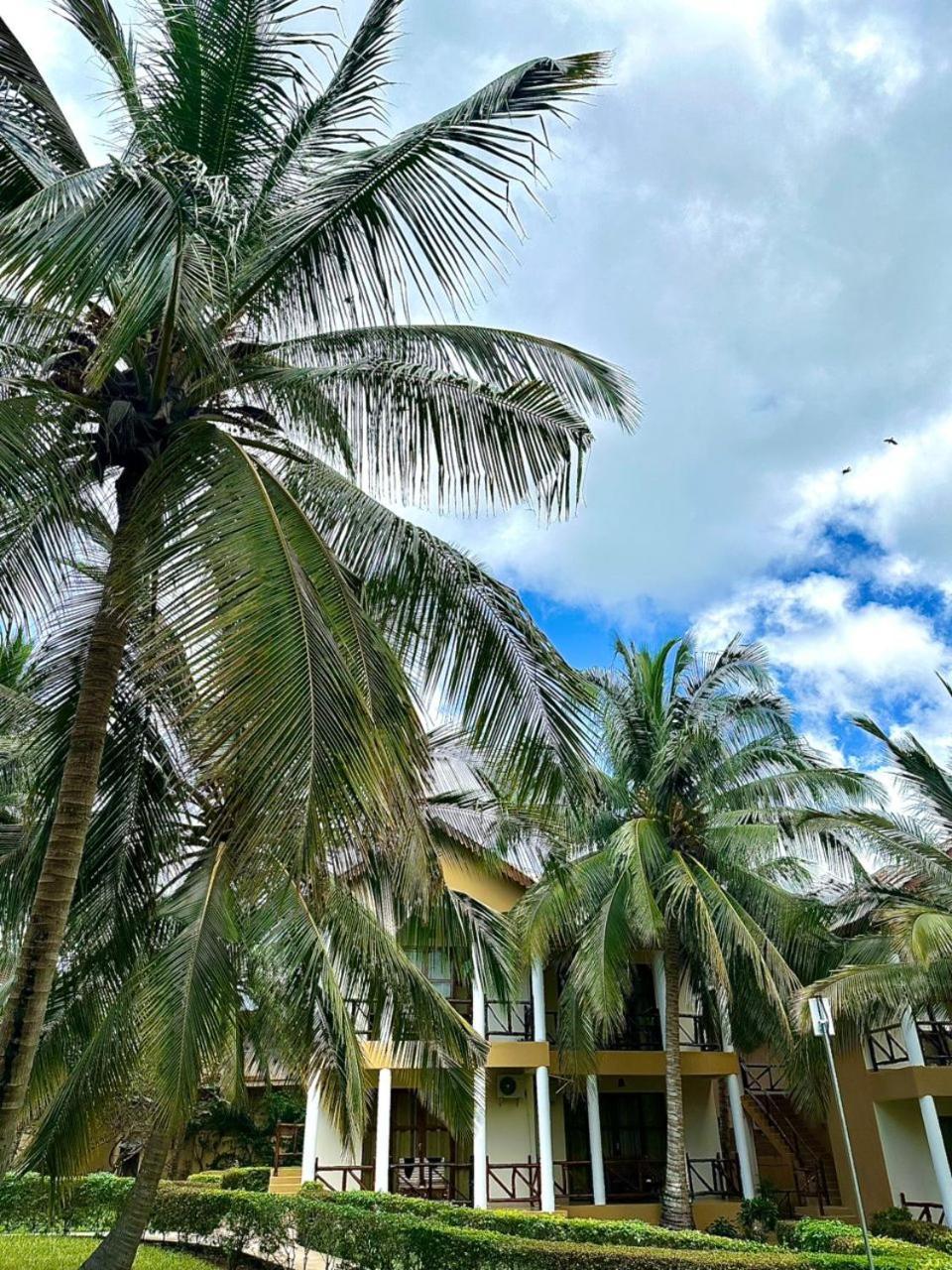 Sunset Kendwa Beach Hotel Exterior photo